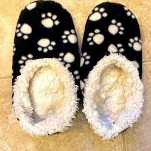 Black and white paw print slippers fits size 8-9